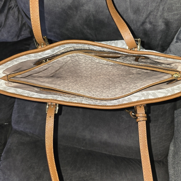 Michael Kors White and Brown Tote Bag - Picture 11 of 16